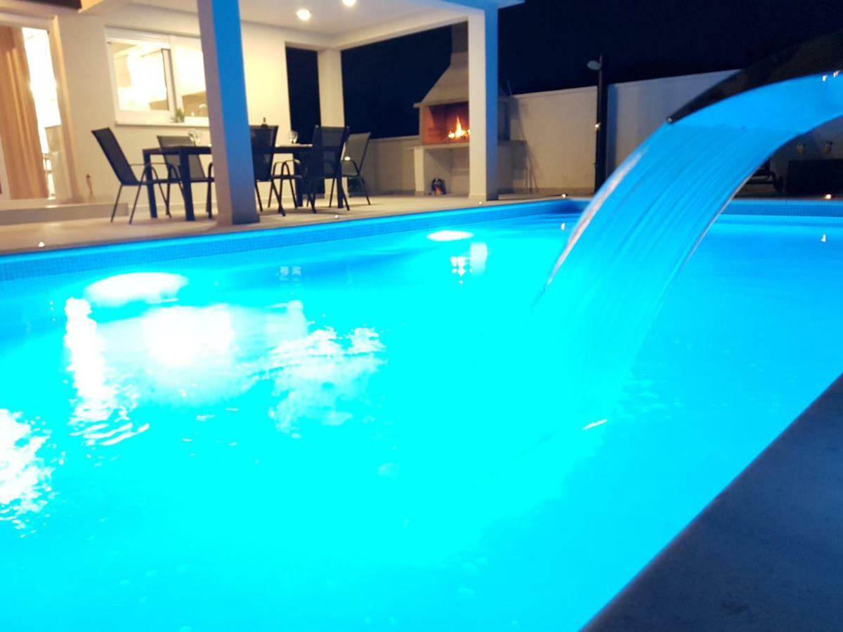 Villas Sabun - Modern House With Heated Pool Privlaka  Buitenkant foto