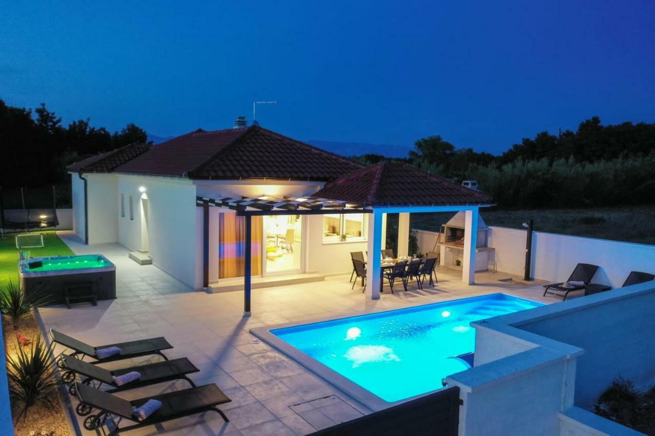 Villas Sabun - Modern House With Heated Pool Privlaka  Buitenkant foto