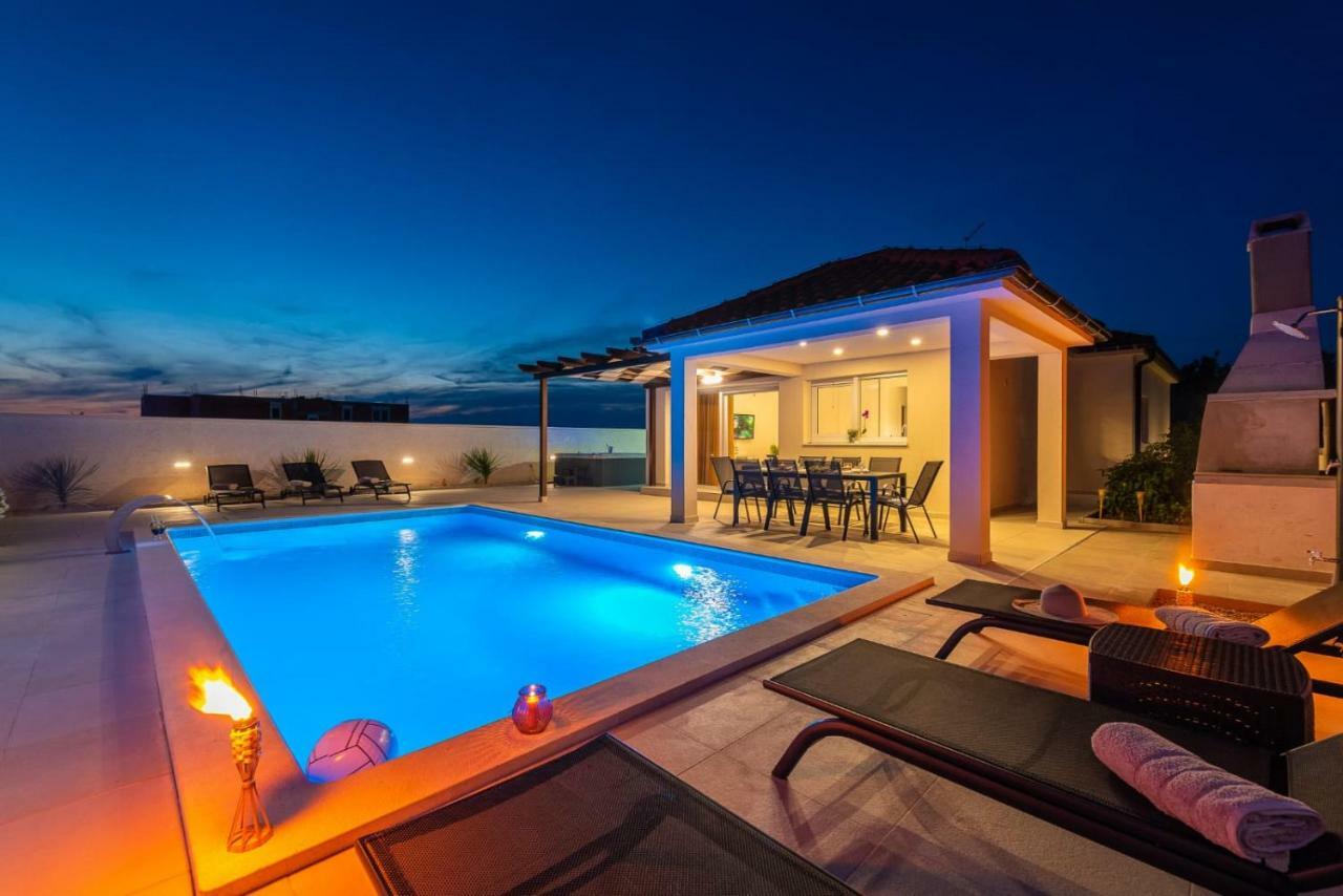 Villas Sabun - Modern House With Heated Pool Privlaka  Buitenkant foto