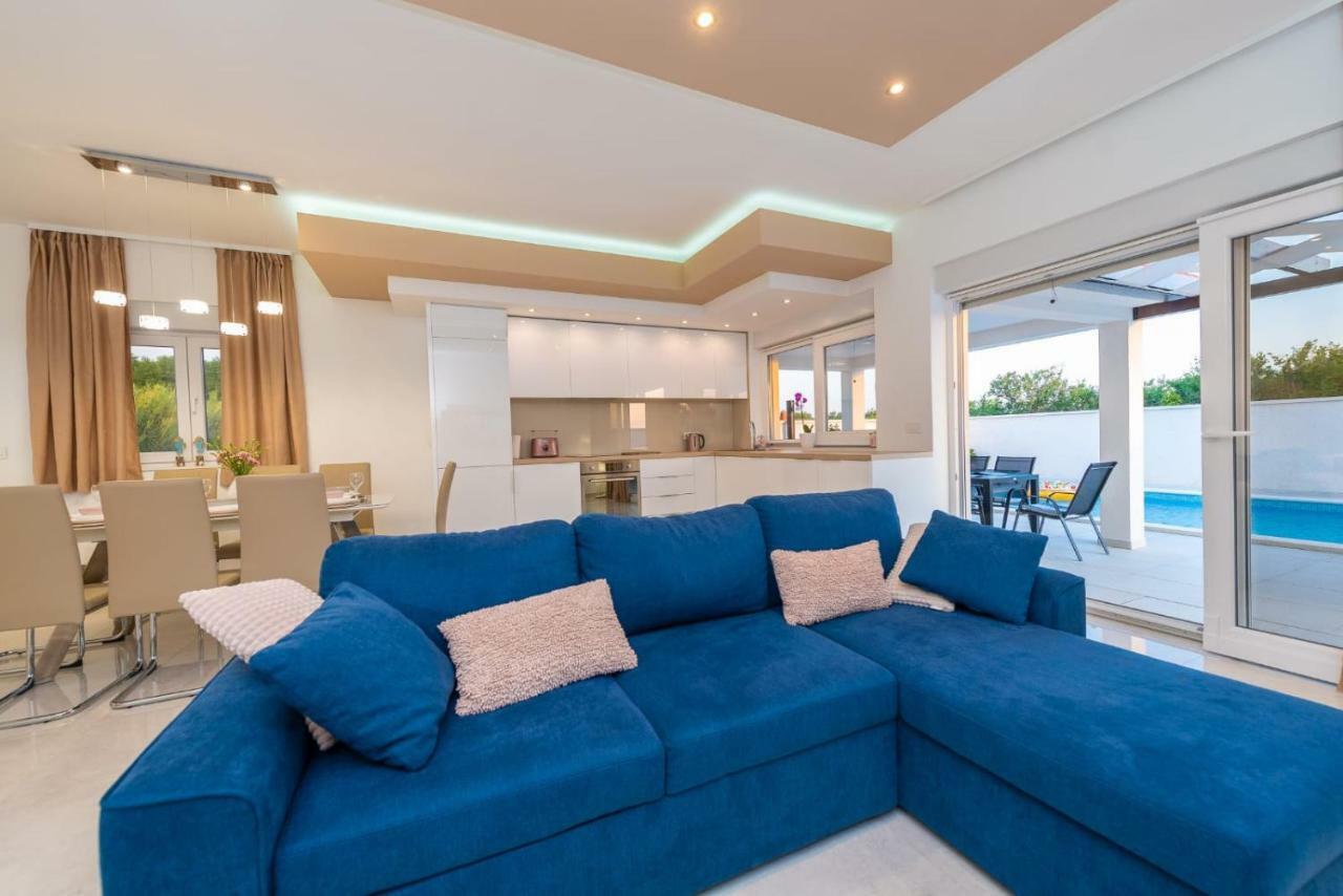 Villas Sabun - Modern House With Heated Pool Privlaka  Buitenkant foto