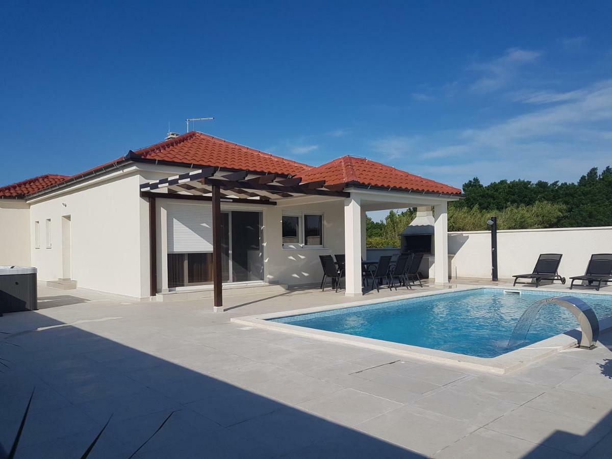 Villas Sabun - Modern House With Heated Pool Privlaka  Buitenkant foto