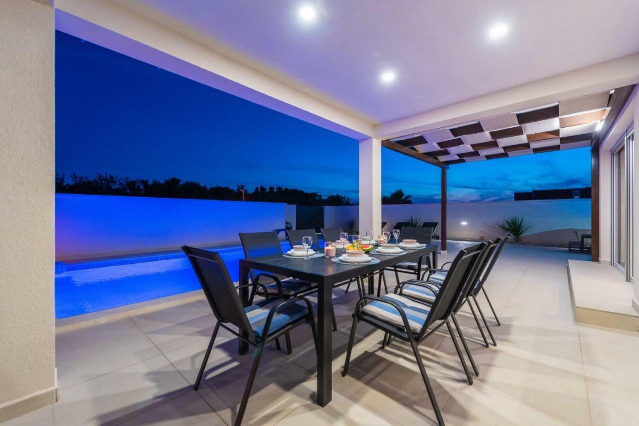 Villas Sabun - Modern House With Heated Pool Privlaka  Buitenkant foto