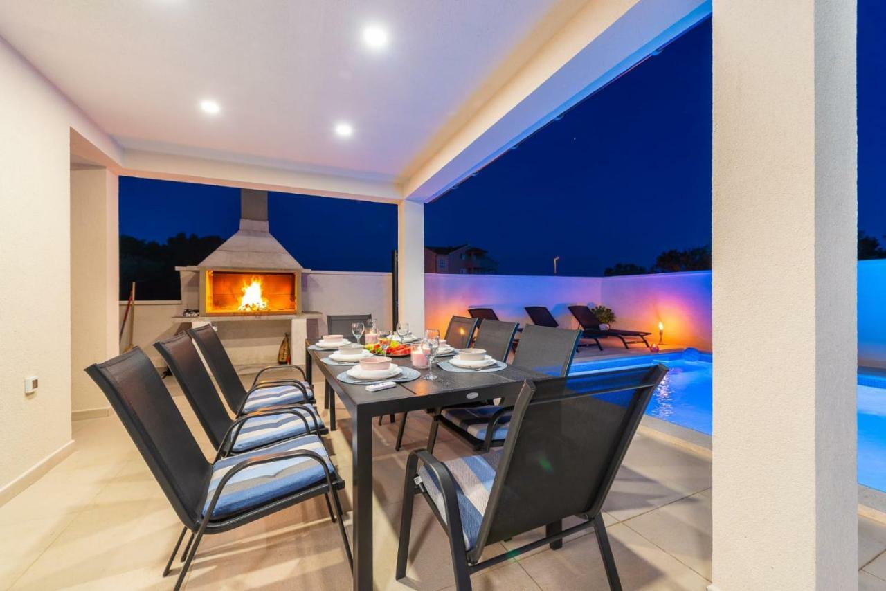 Villas Sabun - Modern House With Heated Pool Privlaka  Buitenkant foto