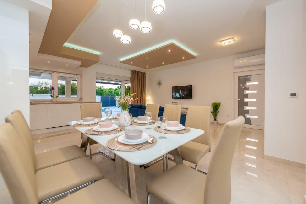 Villas Sabun - Modern House With Heated Pool Privlaka  Buitenkant foto