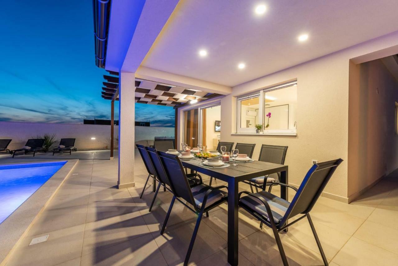 Villas Sabun - Modern House With Heated Pool Privlaka  Buitenkant foto